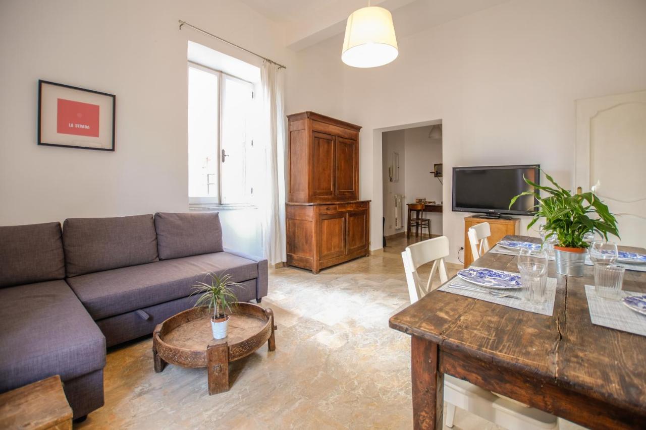 Spacious Apartment With Big Terrace At Colosseum Rom Exterior foto